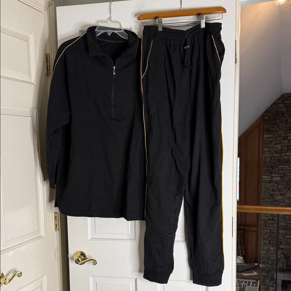 Givenchy men’s 1/4 quarter zip tracksuit with pants rare. Large